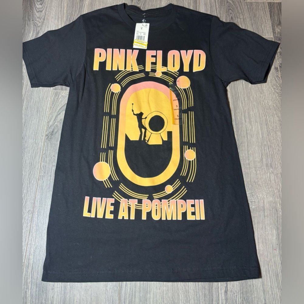 New Pink Floyd Live at Pompeii Graphic Tee Shirt Mens Size Small NWT